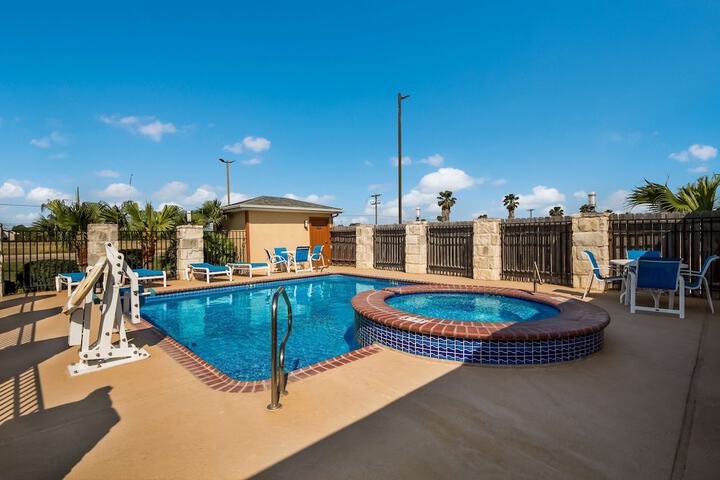 Pool 4 of 38