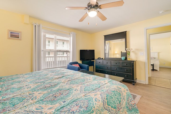 Oak Island Vacation Rental 1 Block to Beach!