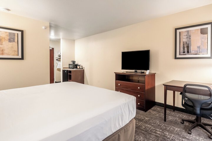 Room 21 of 34