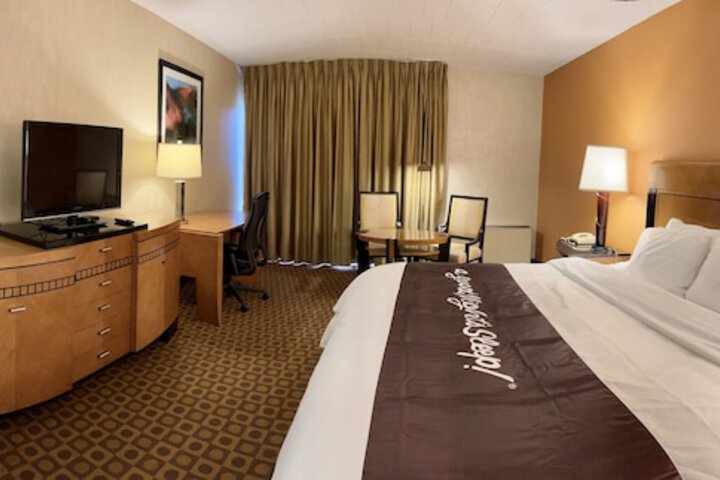 Room 11 of 24