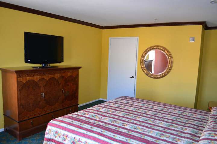 Room 10 of 33