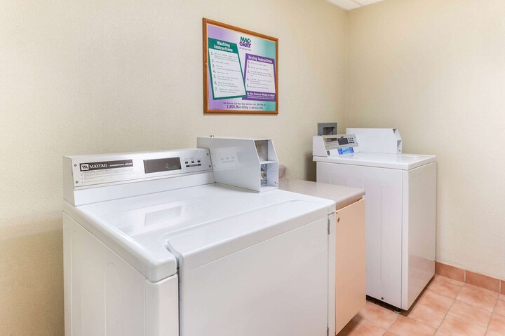 La Quinta Inn & Suites by Wyndham Chicago Gurnee
