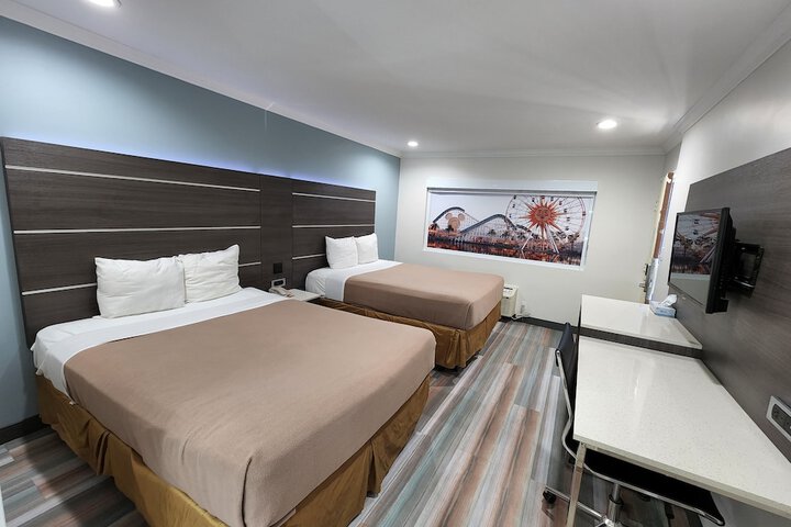 Travelodge by Wyndham Fullerton Near Anaheim