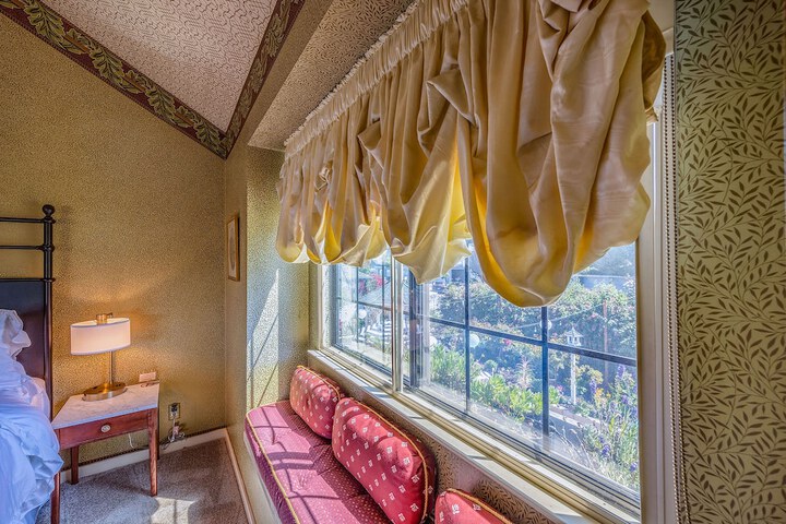 Room 40 of 50