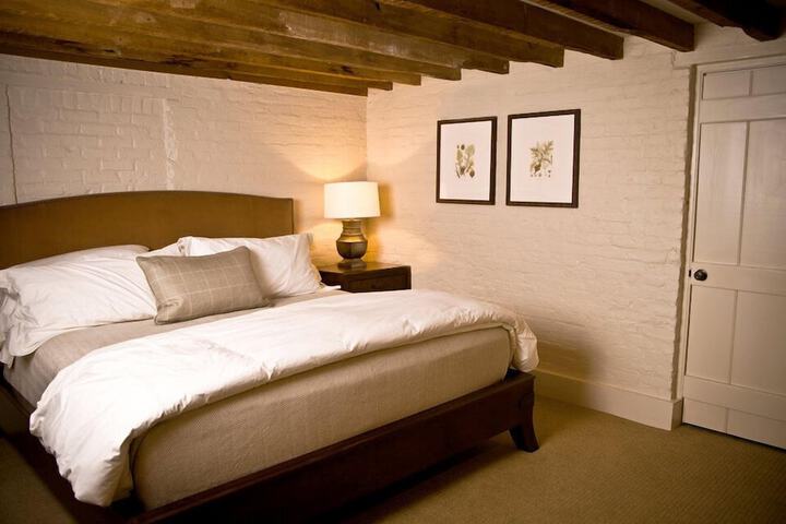 Room 35 of 43