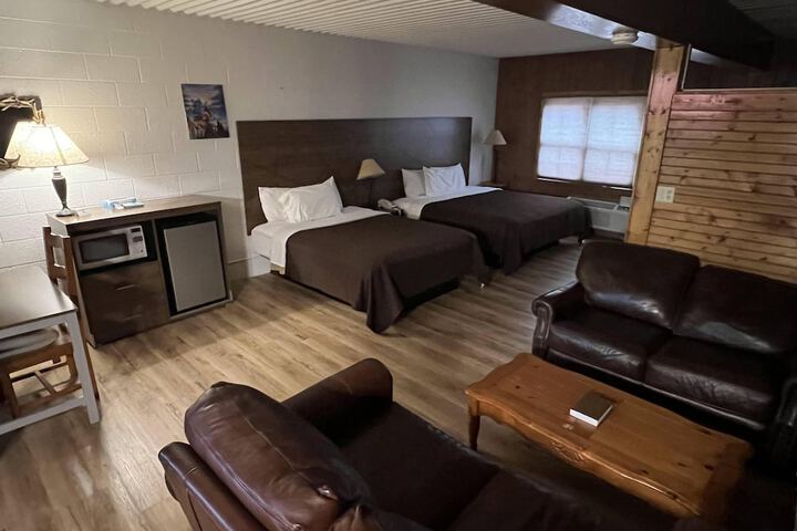 Room 32 of 48
