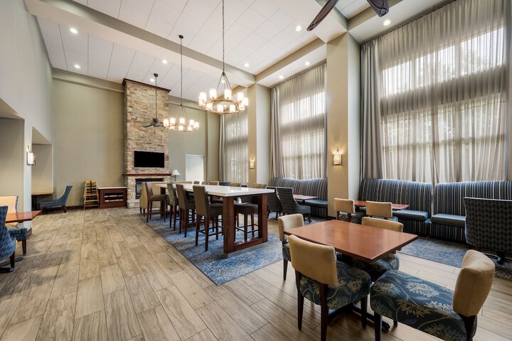 Hampton Inn & Suites Fredericksburg-at Celebrate Virginia