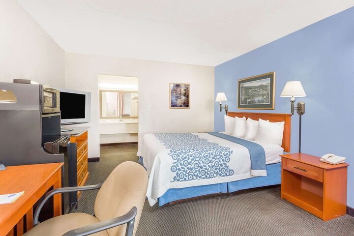 Room 15 of 17