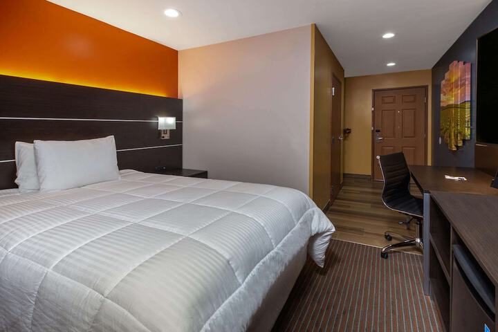 Room 11 of 18