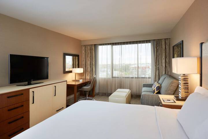 DoubleTree by Hilton Fresno Convention Center