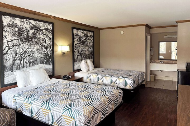 Room 14 of 18