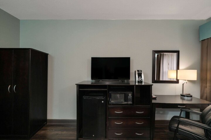 Room 35 of 53