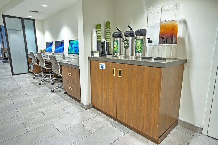Business Center 81 of 82