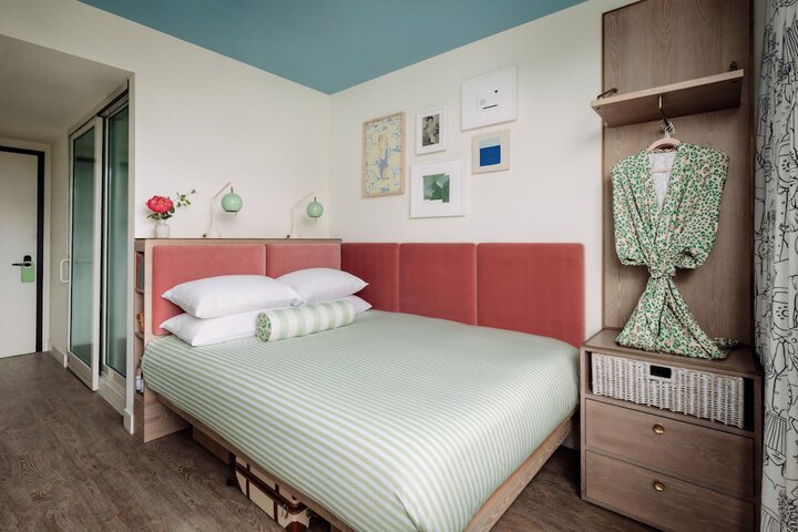 Room 41 of 119