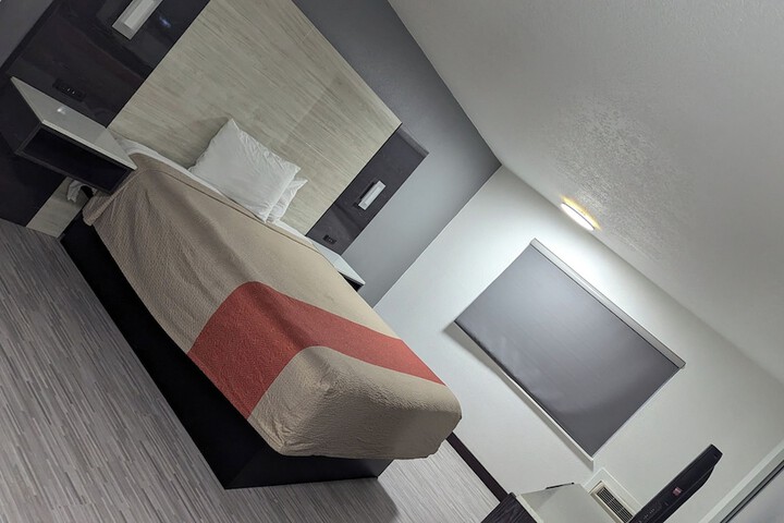 Room 17 of 19