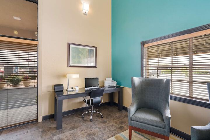 Business Center 23 of 23