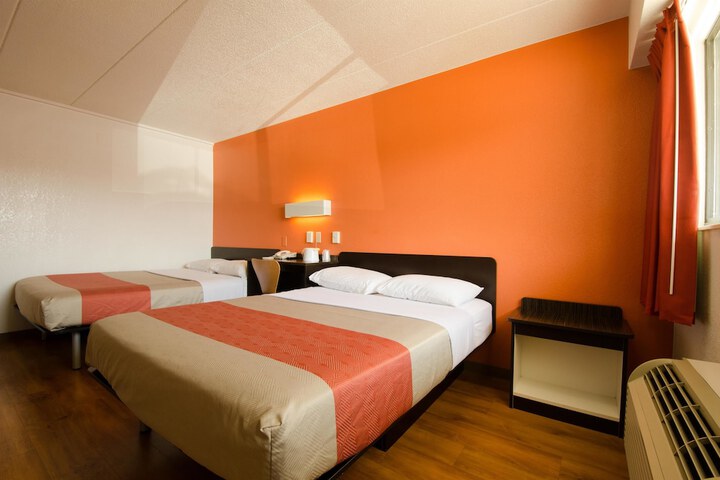 Room 27 of 29