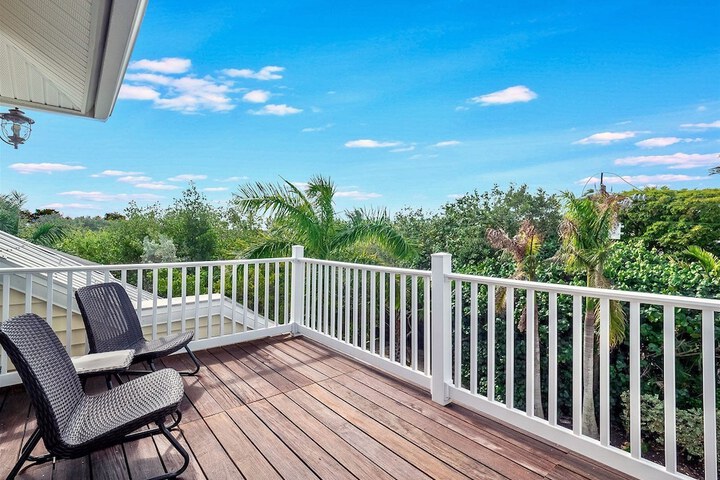 The Palm and Shell Captiva Island Private Luxury Home With Pool hot tub and Beach Access