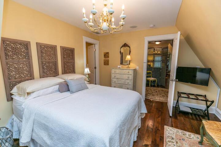 Riverside Gables Bed and Breakfast