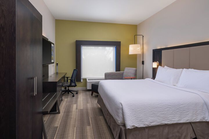 Holiday Inn Express & Suites Lakeland South by IHG