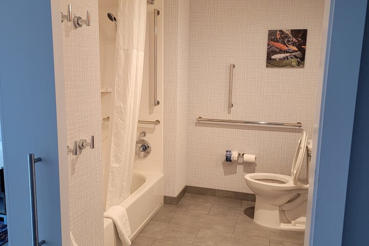 Hampton Inn & Suites Erie Bayfront