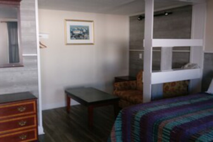 Town Line Motel
