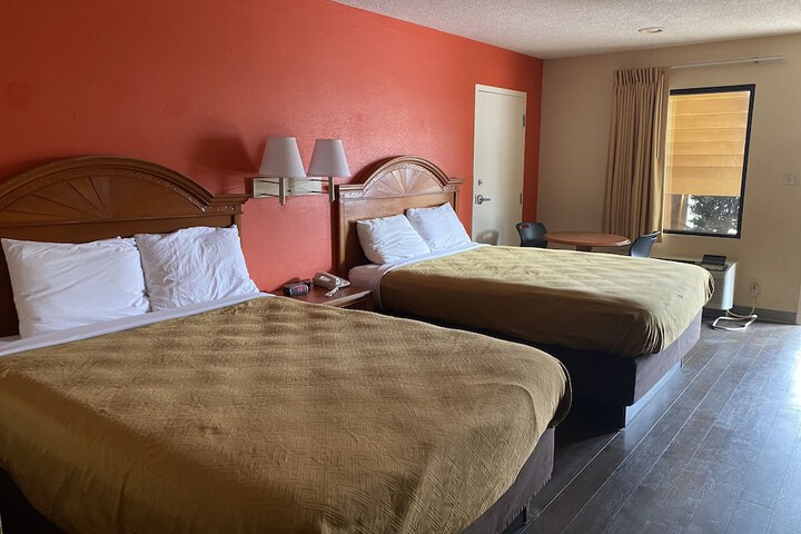 Room 10 of 16
