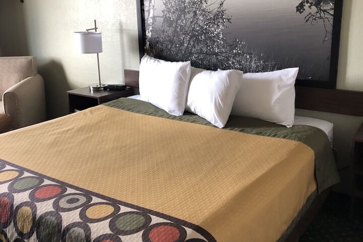 Room 12 of 20