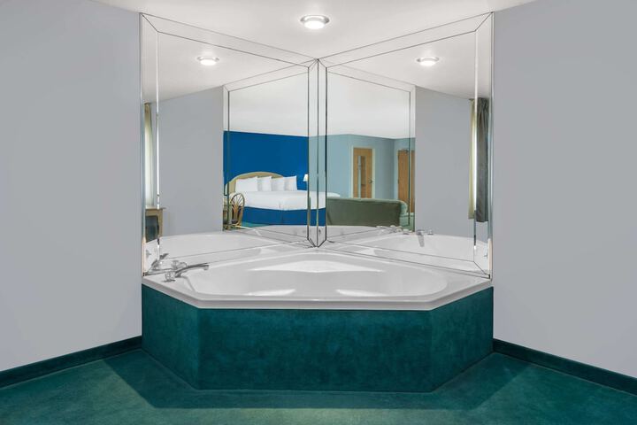 Room 25 of 32