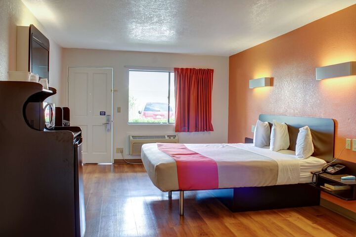Room 25 of 33