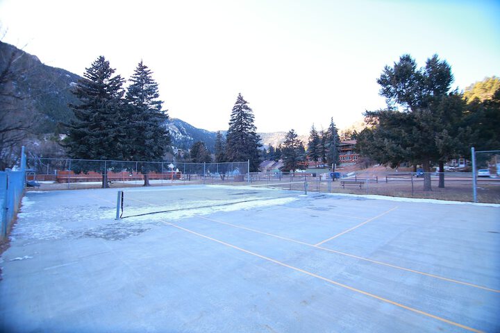 The Green Mountain Falls Lodge