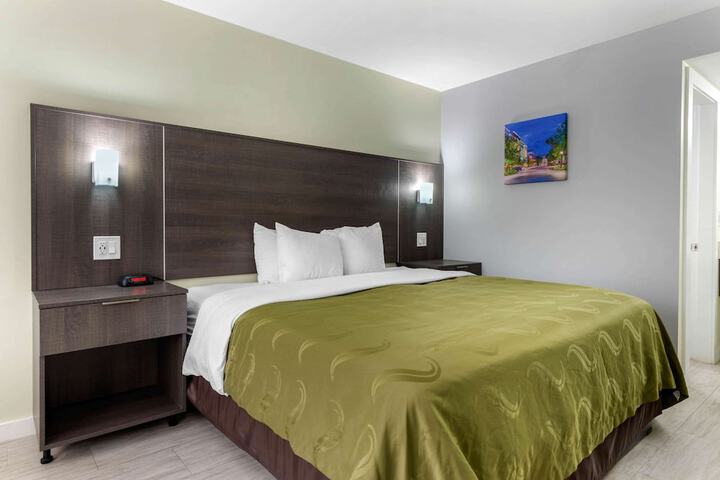 Room 21 of 32