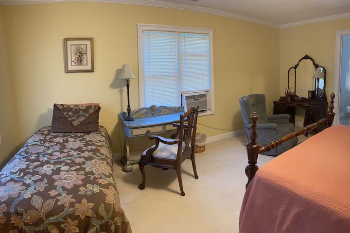 Room 11 of 33