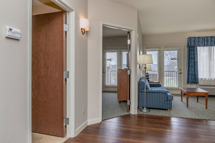 Room 10 of 32