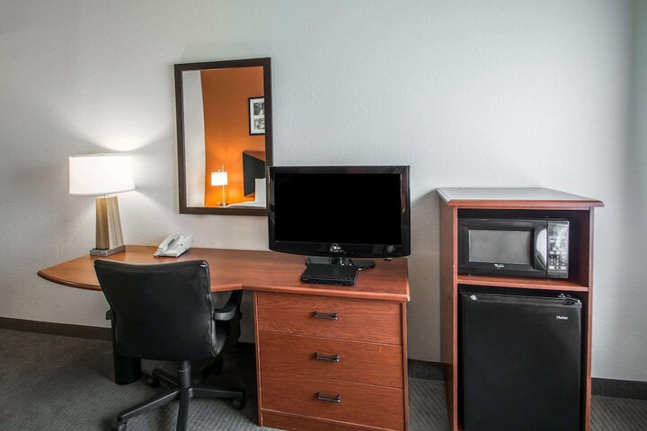 Room 18 of 28