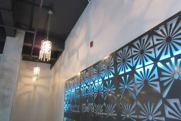 Lounge 72 of 77