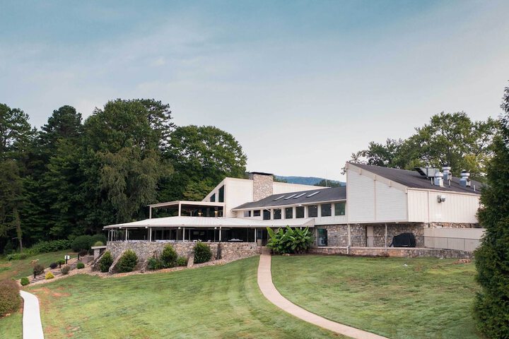 Indoor Pool & Golf Course Views: Lake Lure Condo!