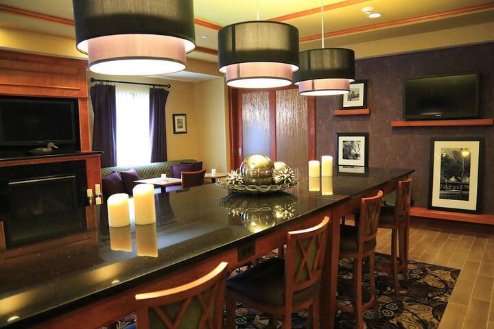 Lounge 43 of 50