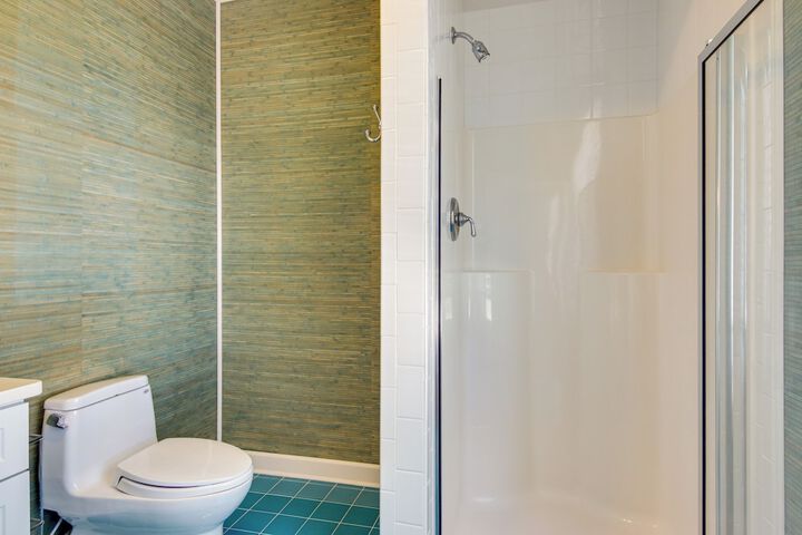 Waterfront Cambridge Gem w / Hot Tub Pool & Dock!