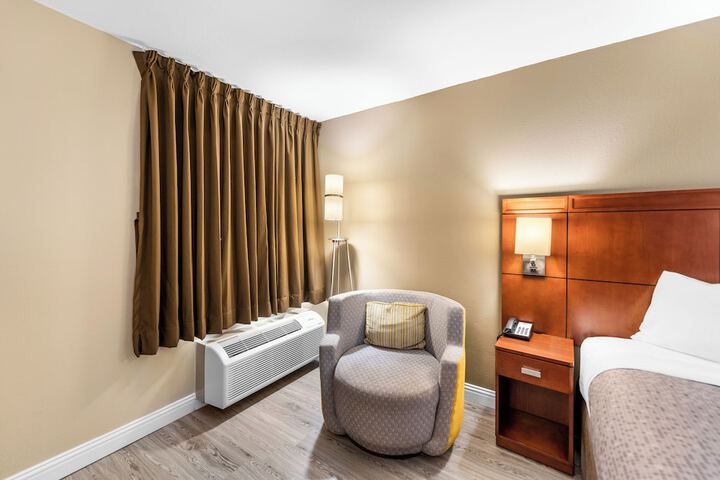 Room 21 of 34