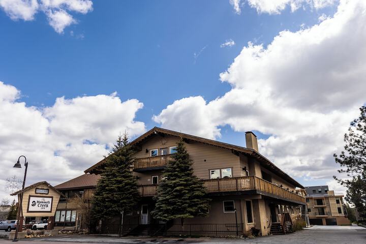 The Mammoth Creek Inn