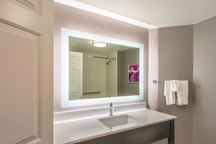 Room 40 of 65