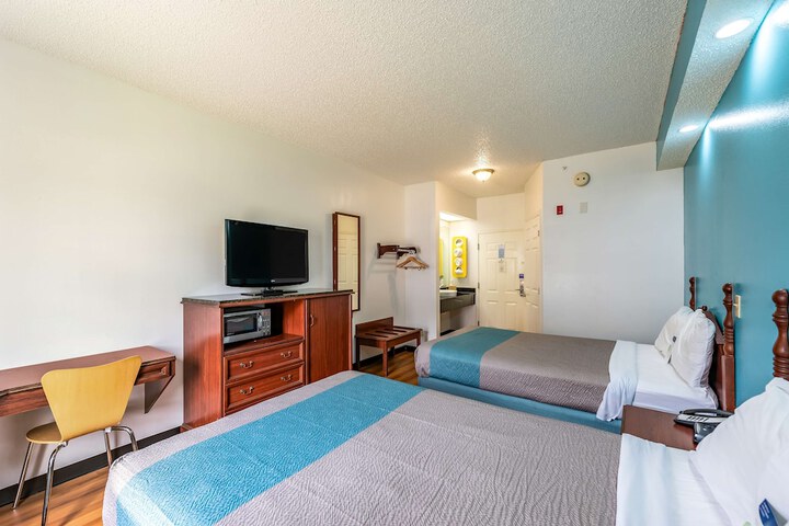 Room 28 of 33
