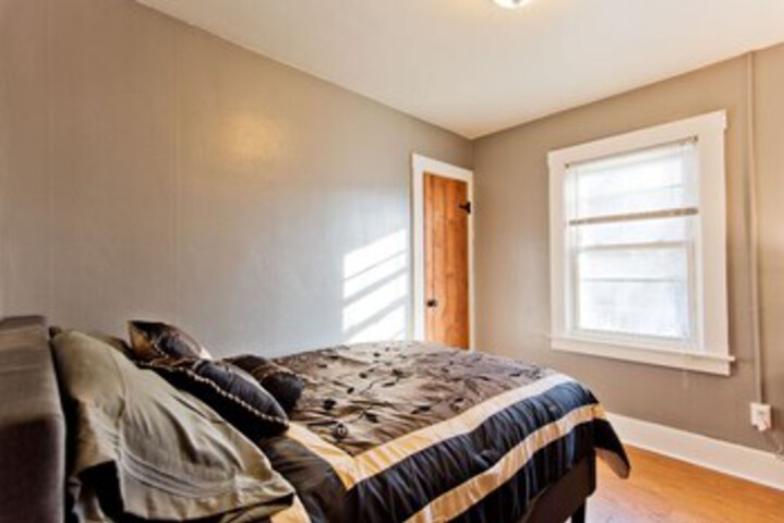 Amazing 5 Bedroom Downtown Ferndale House