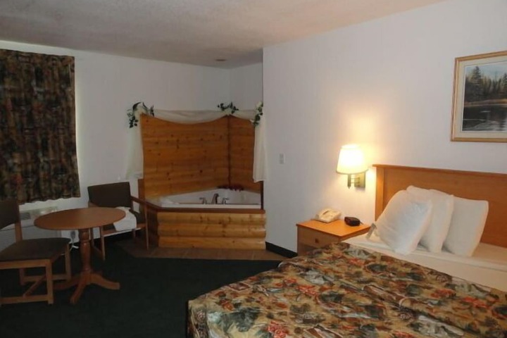 Room 16 of 36