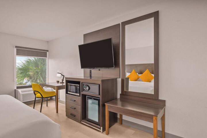 B & B Hotel Miami Airport