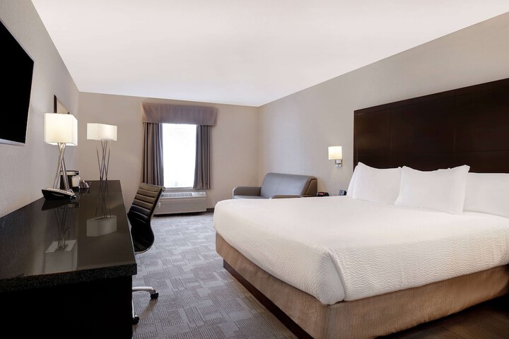 Days Inn by Wyndham Medicine Hat