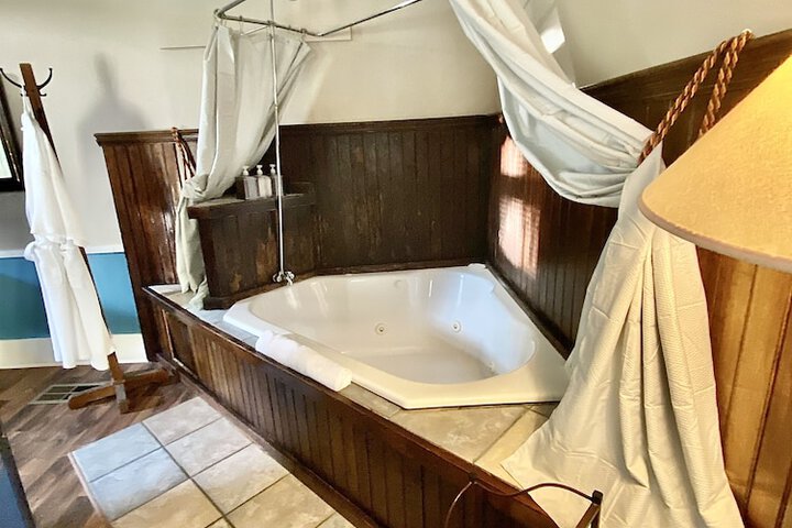 Coppersmith Inn B & B
