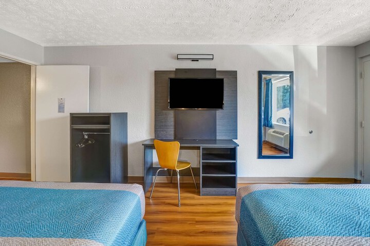 Room 17 of 28