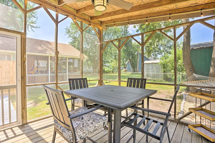 Chic Cottage w / Private Yard: Steps to Beach!